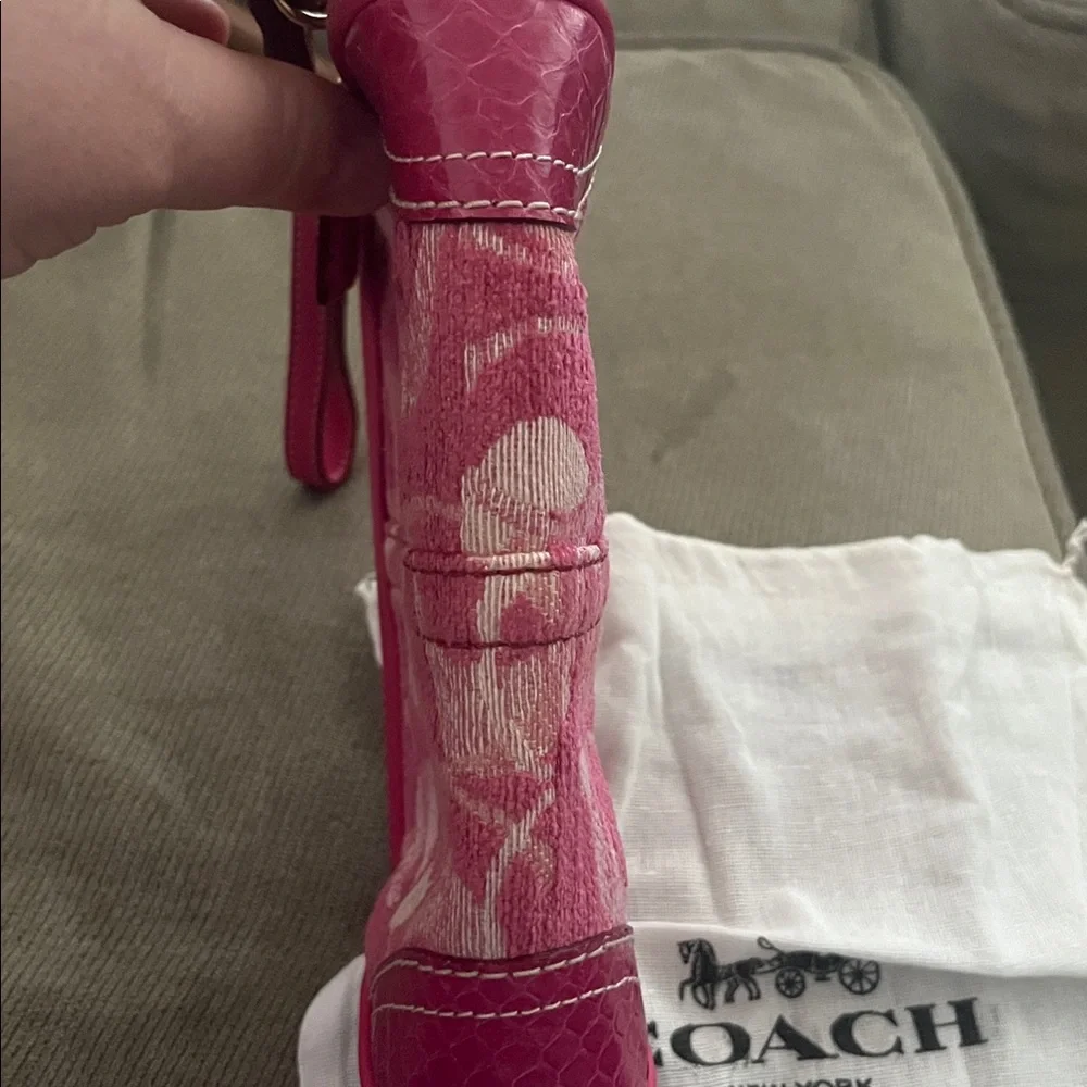 Coach Pink Patterned Clutch, Y2K 
Comes with dusty 
Great for Vintage - Picture 5 of 5